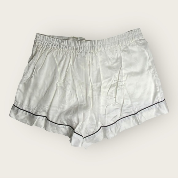 NWT | Ettitude | Signature Sateen Shorts | Cloud White/Black | Large - Picture 3 of 11